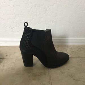 Seychelles ankle booties